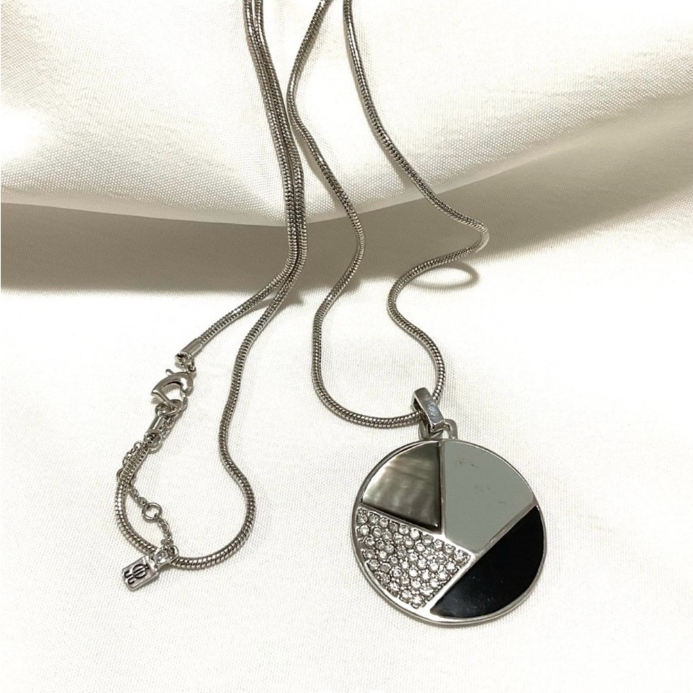 Jennifer Lopez Pendant Necklace - Picture 6 of 10